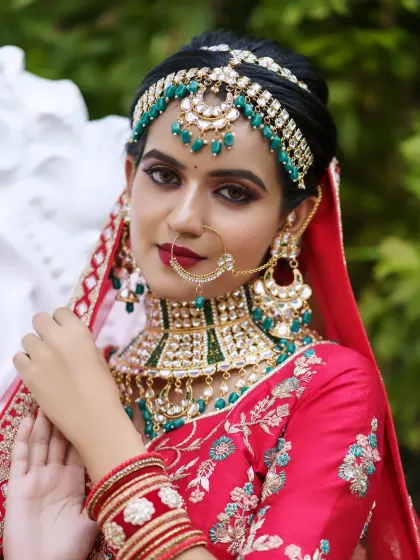 A perfect North Indian bridal portrait. My students learn how to work with different cultural styles and accessories, like the nath (nose ring) and maang tikka.