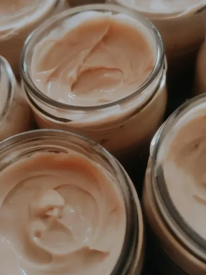 This is our 'It Was All Yellow' face and hair mask, made with Brazilian Yellow Clay. It provides a healthy glow, removes excess sebum, and helps restore natural shine to both skin and hair.