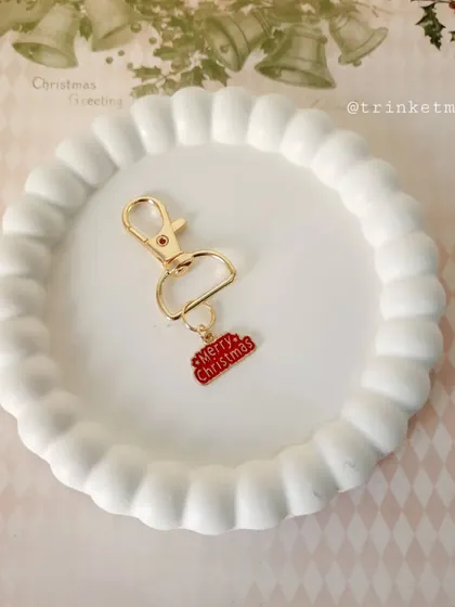 Say it loud and proud with this "Merry Christmas" sign charm. It's a fun and direct way to spread holiday joy.