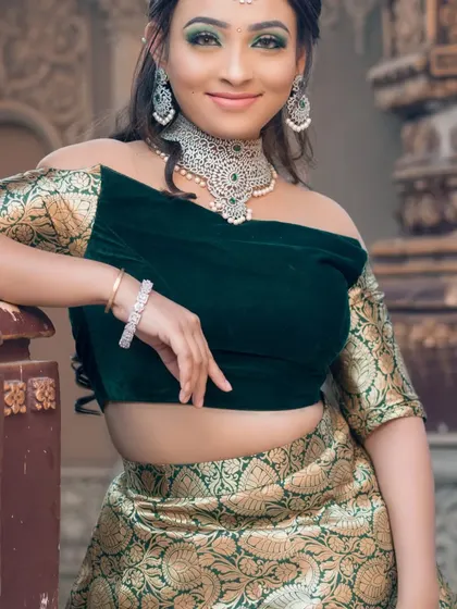 A relaxed pose that showcases the full outfit and the elegant choker.
