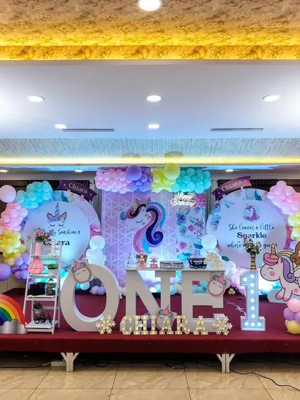 The full stage view of Chiara's unicorn party.