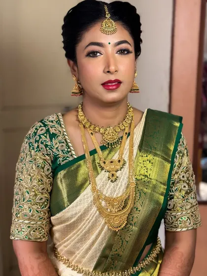 My beautiful bride Uma on her wedding day. I created a classic South Indian look with a neat hair bun, traditional jewelry, and makeup that highlights her natural beauty.