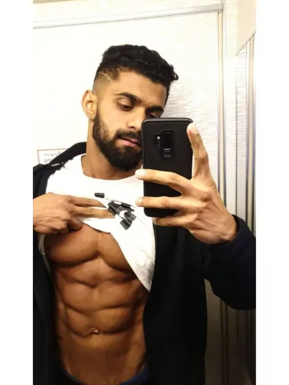 You are the designer of your own body. This selfie shows the results of a consistent core training routine, with clear six-pack ab definition.