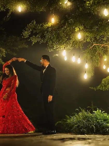 A romantic dance in a garden illuminated by string lights. This setup is ideal for capturing the fairytale quality of your love story, blending the beauty of nature with a warm, enchanting glow.
