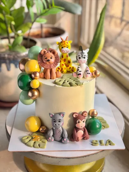 Where the jungle comes to life! This roarsome cake is loaded with adorable, hand-crafted fondant animal figurines like a lion, giraffe, and zebra, perfect for a little one’s big day.