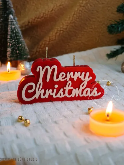 My 'Merry Christmas' cursive candle is an elegant and festive decor piece. The bright red wax and white lettering make it a cheerful addition to any holiday display.
