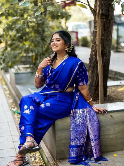 A candid moment of joy. The Nauvari is draped to allow complete freedom of movement, so you can enjoy every second of your celebration without any worries.