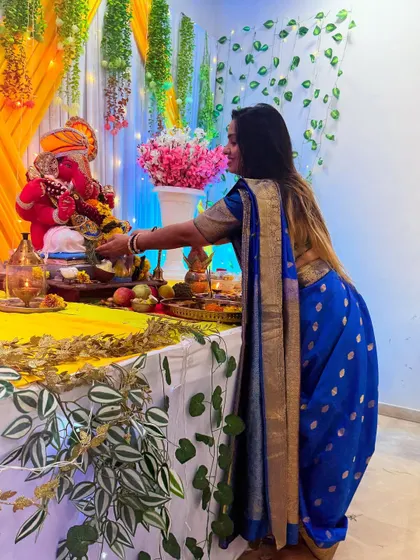 A side view of the Maharashtrian dhoti drape, showing how it allows for comfortable movement during festive rituals.