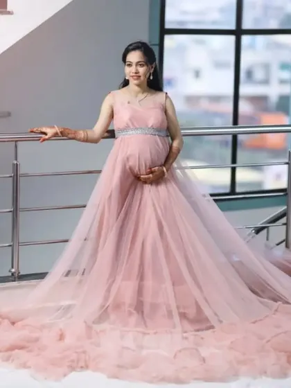 My detachable long-tail gowns offer fairytale looks at an affordable rental price. This pink net gown is lightweight and easy to wear for your entire maternity shoot.