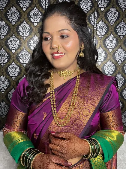 A change of saree for the same bride, showing how the versatile makeup look works with different outfits.