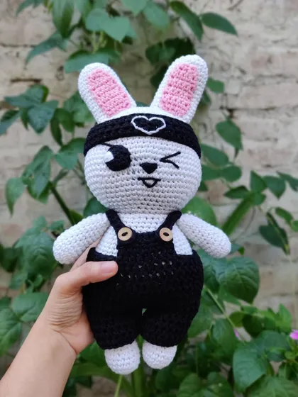 For all the K-Pop fans, here is Leebit, a character from Stray Kids. I crafted this doll using 100% cotton yarn to capture his signature look, including the wink and heart headband.