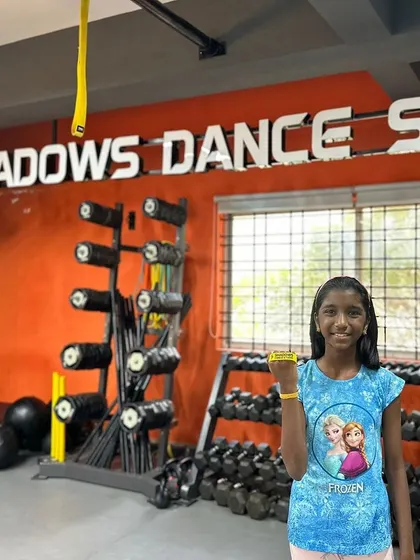 Rachana won the 'Shadows WOW' yellow wristband for her top performance in the basic level. Congratulations.