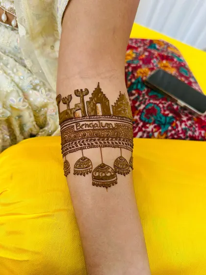 A tribute to the couple's city, this unique armband design features the Bengaluru skyline. It's a creative way to incorporate a place that is meaningful to your story.