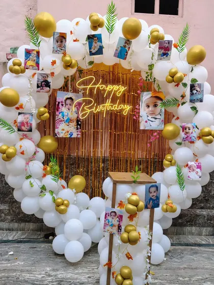 The full view of the unique and personal photo balloon ring backdrop.