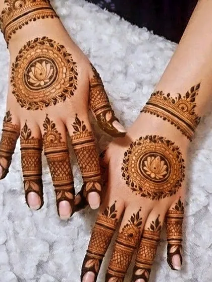 This beautiful design features lotus mandalas on both palms with detailed work on the fingers. It’s a graceful and balanced design suitable for any celebration.