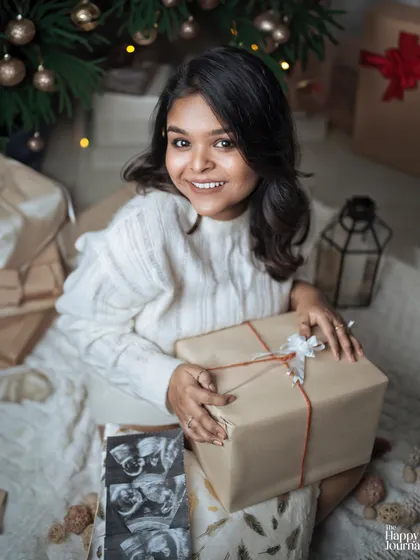 Another joyful moment from our Christmas-themed maternity session. This portrait captures the happy glow of a mother-to-be during the most wonderful time of the year.