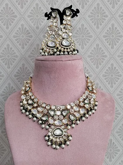 A new Kundan set in stock. The combination of black enamel and uncut stones gives it a very royal and sophisticated look.