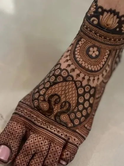 A close-up of a peacock foot design, showing the fine details and the neatness of the application.