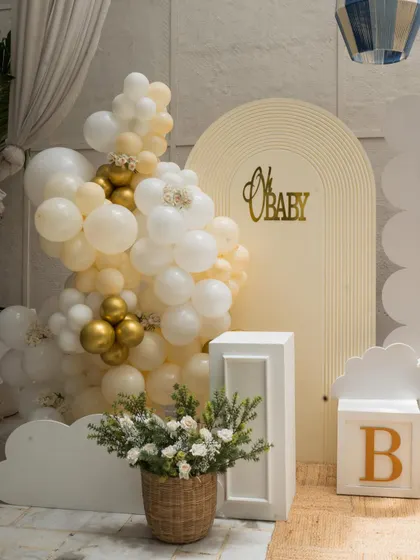 A detail from the luxury teddy bear baby shower, showing the "Oh Baby" backdrop and floral arrangements.