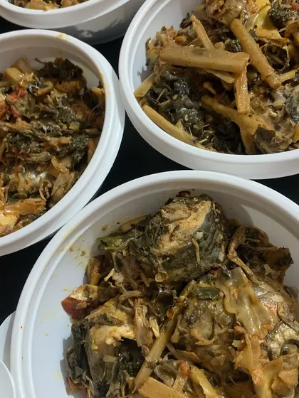The Pongsen style fish packed in bowls, ready for orders.