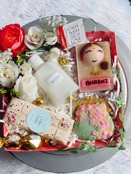 A beautiful Rakhi hamper for a sister or bhabhi, featuring a purse soap, a cameo soap, wax melts, and a rakhi.