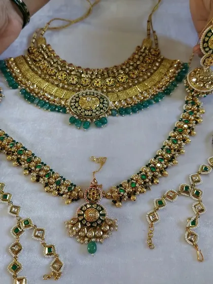 A stunning emerald green bridal set ready for a client. This shows how I can customize a full set with a choker, a long necklace, and matching matha patti and hathphool in your chosen color scheme.