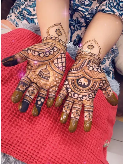 Another view of the 'kalash' and elephant design, showing the fresh henna paste.