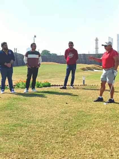 Professional golfer Simi Mehra demonstrating a technique to a group of players. Learning from the best is an incredible opportunity for any golfer.