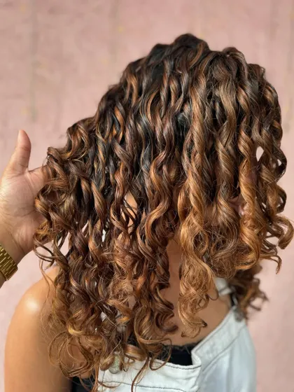 Another angle of these gorgeous caramel curls. The definition and shine are just perfect. (No filter)