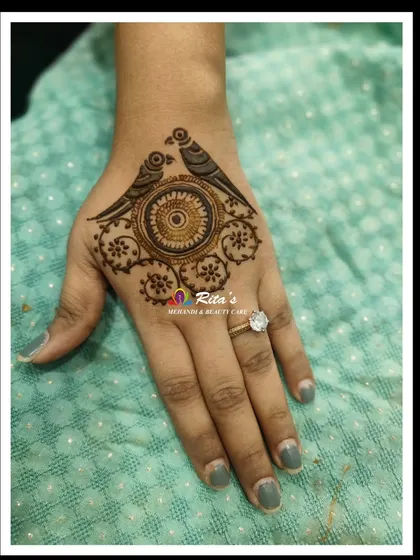 A simple yet elegant parrot design on the back of the hand. This is a great example of a minimal henna design that is very popular for parties and smaller functions, a skill that adds to your service offerings.
