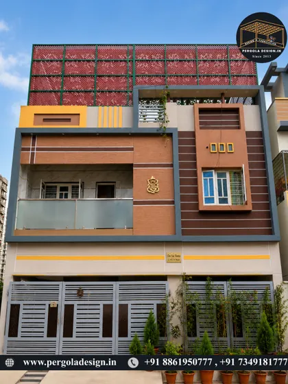 A duplicate of image 177, showing the impressive scale of the rooftop privacy screen.