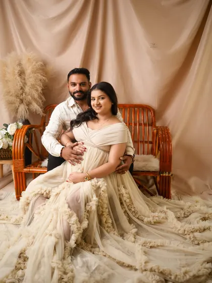 A lovely portrait of the couple in the boho setup. Their relaxed pose and happy expressions perfectly match the chill vibe of this theme.
