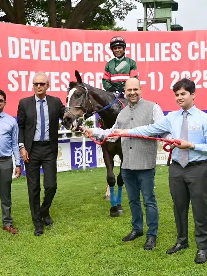 Alamgir, winner of The World Blood Donor Day Cup, with jockey Suraj Narredu and the owners.