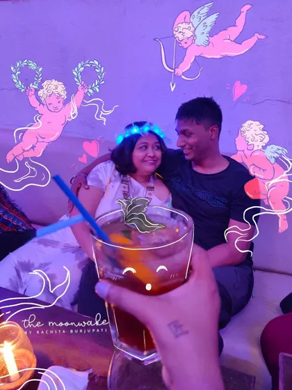 A sweet moment from a trip to Goa, made even more magical with some illustrated cupids and hearts. This is a great way to commemorate a romantic memory.