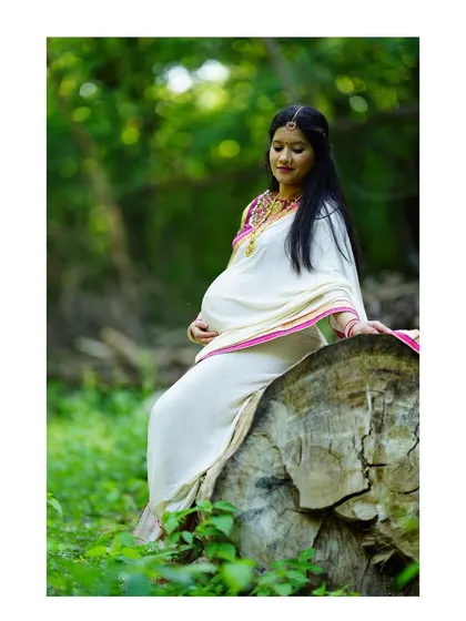 Our NRI client chose a traditional saree for her maternity shoot, and the result is absolutely breathtaking.