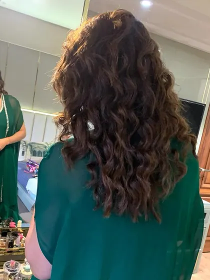 For a more relaxed, contemporary vibe, I create soft beachy waves that add volume and movement. This is a great option for a cocktail party or reception.