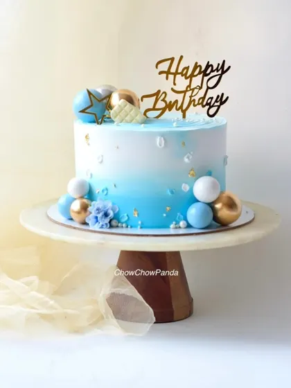 A final look at the elegant blue ombre cake.