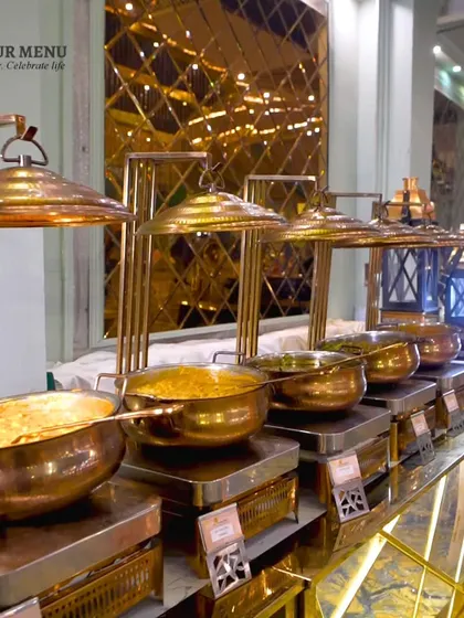 Our main course buffet is a feast for the senses. We use beautiful copper chafing dishes to keep the food warm and present it in a way that looks as good as it tastes.