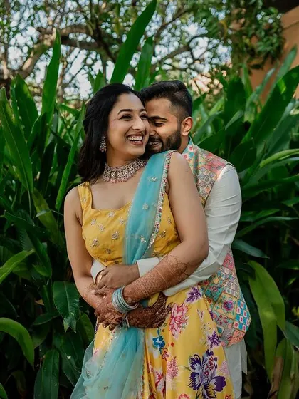 A collection of fun and vibrant moments from a sun-drenched Haldi. From playful entries to candid portraits, we capture the complete story of this joyous celebration.
