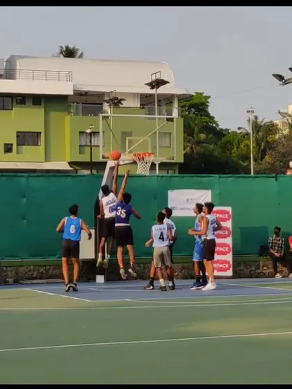 Action shot of a layup during the DG Cup 2021.