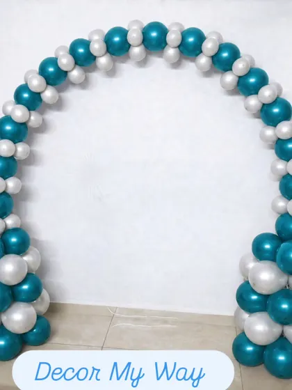A balloon arch is a simple yet powerful way to make a statement. I designed this elegant arch using a two-color scheme of metallic teal and white, creating a strong visual impact that can be used to frame an entrance or highlight a key area within your retail space.