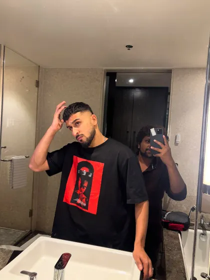 Umran Malik styling his new hair.
