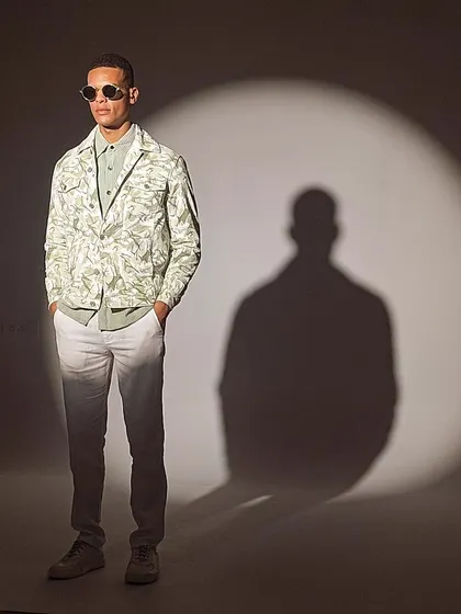 Here, I styled a printed jacket with a monochrome base to let the pattern stand out. The spotlight effect creates a focal point, drawing all attention to the model and the clothes.