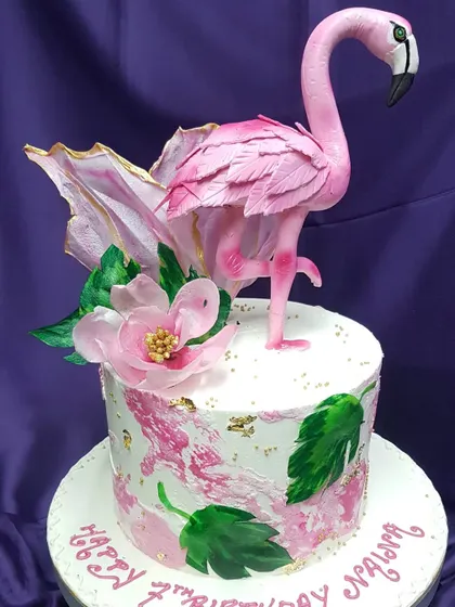A custom-designed flamingo cake that combines tropical fun with elegance. The hand-painted details and delicate sugar flowers make this a truly special and artistic birthday cake.