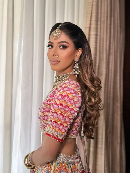 A side profile of this beautiful Mehendi look. The focus is on the eyes, with a clean liner and voluminous lashes.