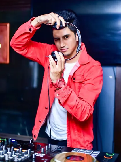 Are you ready for Monday Madness? I'm always ready to bring the best Bollywood music to start the week.
