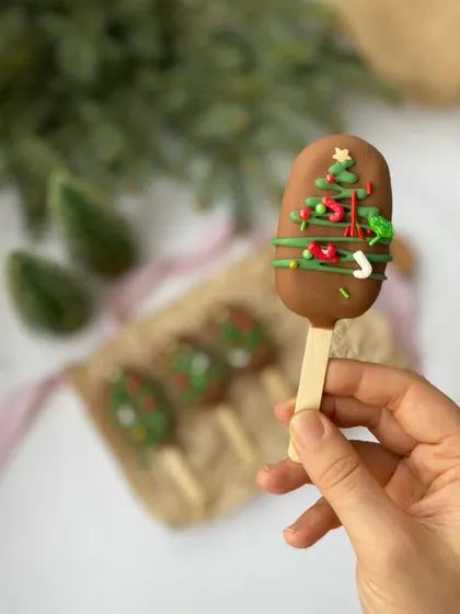 Christmas cheer on a stick! Our chocolate-coated cakesicles are decorated to look like little Christmas trees, perfect for holiday events.