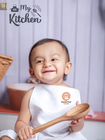 Our little MasterChef is ready to cook up some fun. With a chef's bib and a wooden spoon, this theme is perfect for capturing your baby's budding curiosity.