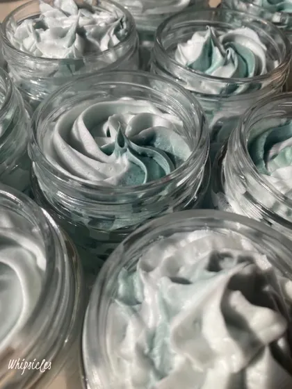 Our best-selling whipped bath crème in the Green Apple fragrance. This vegan-friendly formula leaves your skin nourished, soft, and incredibly smooth.