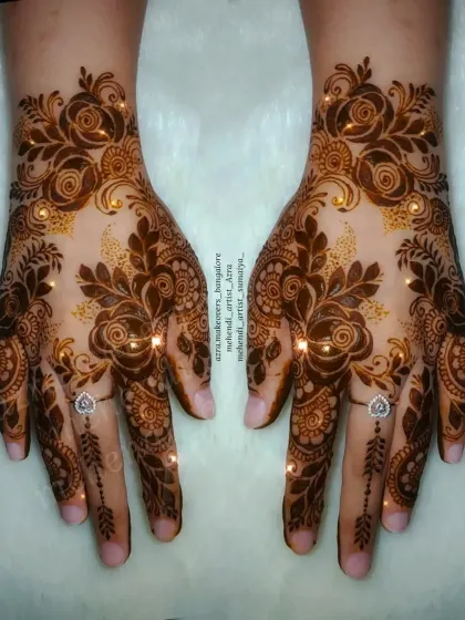 A full view of the sparkling Arabic floral design, perfect for a festive and glamorous look.